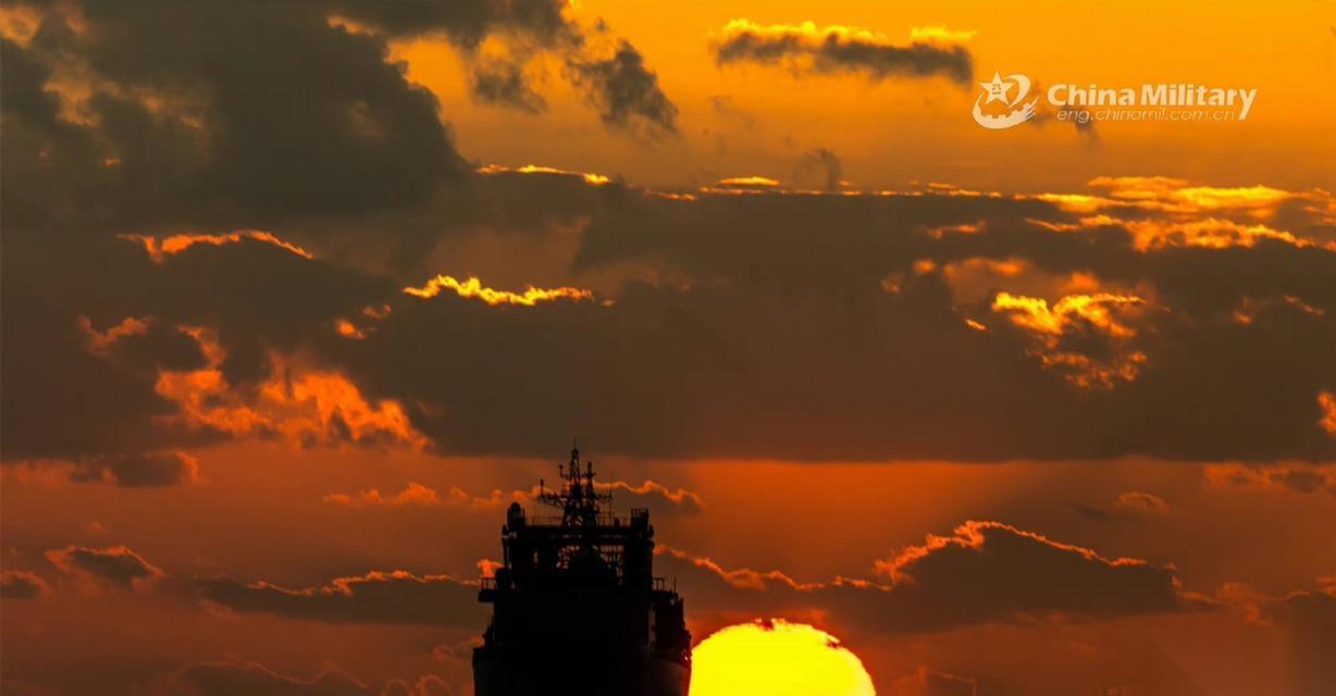 炎热夏日，与太阳肩并肩游戏 享受阳光
